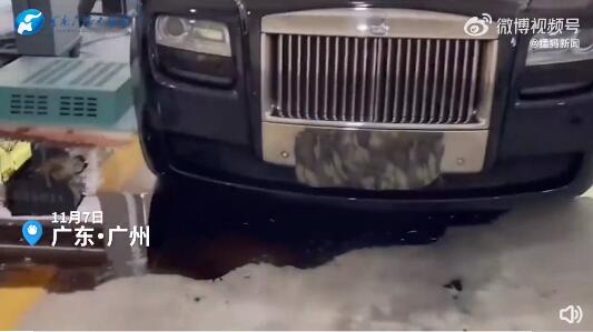 劳斯莱斯年审时被拉爆缸（劳斯莱斯年审时被拉爆缸?）