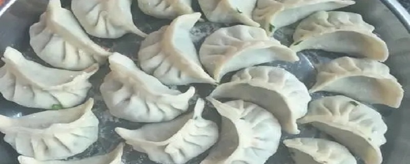 煮熟的饺子怎么加热（煮熟的饺子怎么加热不会破）