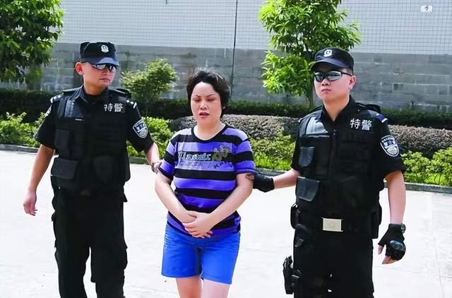 当代武则天谢才萍，我包养16个男宠怎么了，也不打听打听我是谁？