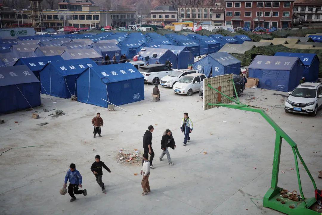 震后陈家村，贫苦土地上的去留两难｜深度报道