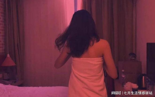 贫穷女大学生被男友父母看低40岁男老总助其成女强人，结局可悲