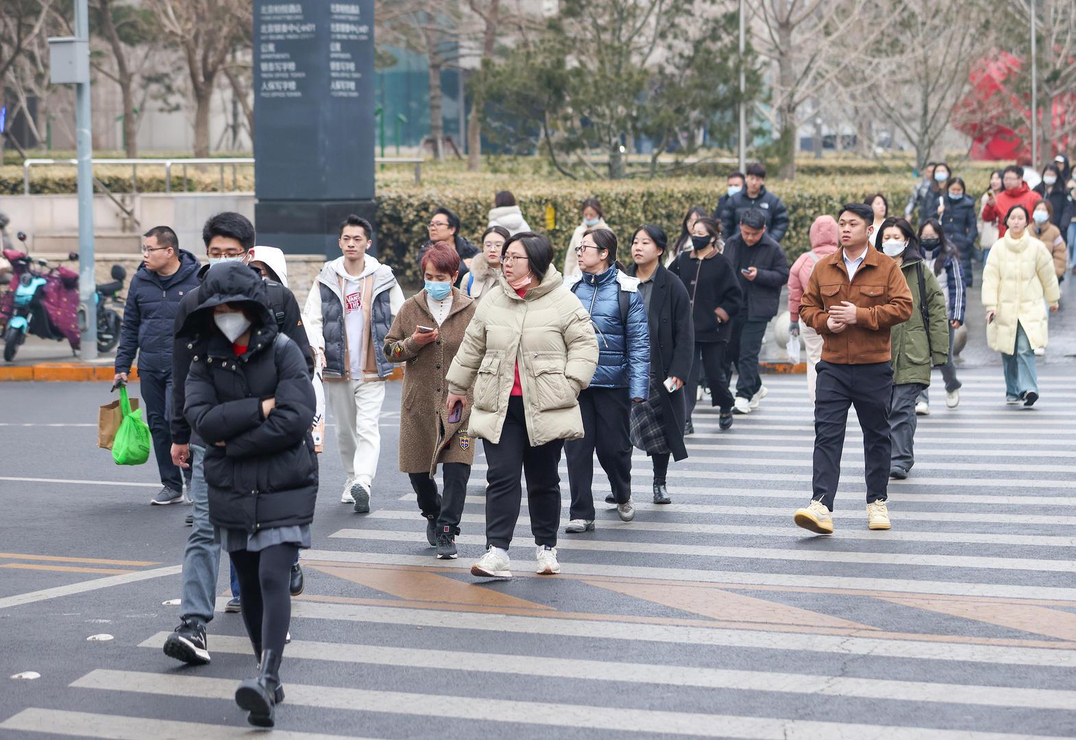 春节长假后首个工作日：有单位取消打卡半天，有人返程被天气“牵绊”临时请假