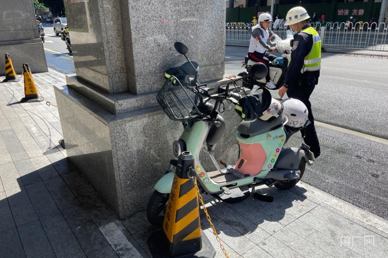 广州闹市区车祸后续：目击者称肇事车辆撞倒人后未停车  伤者大部分为轻伤