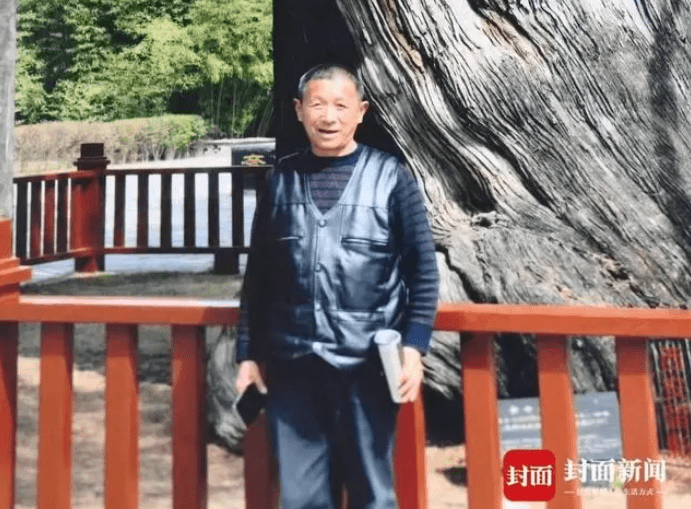 退休教师收百万“迁坟费”被诉案发回重审，家属申请羁押必要性审查