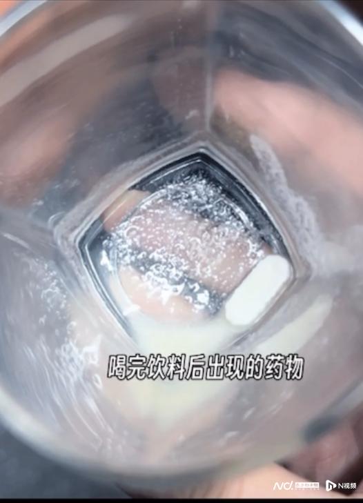 海底捞二手饮品中喝出药丸（海底捞里吃出塑料怎么处理）