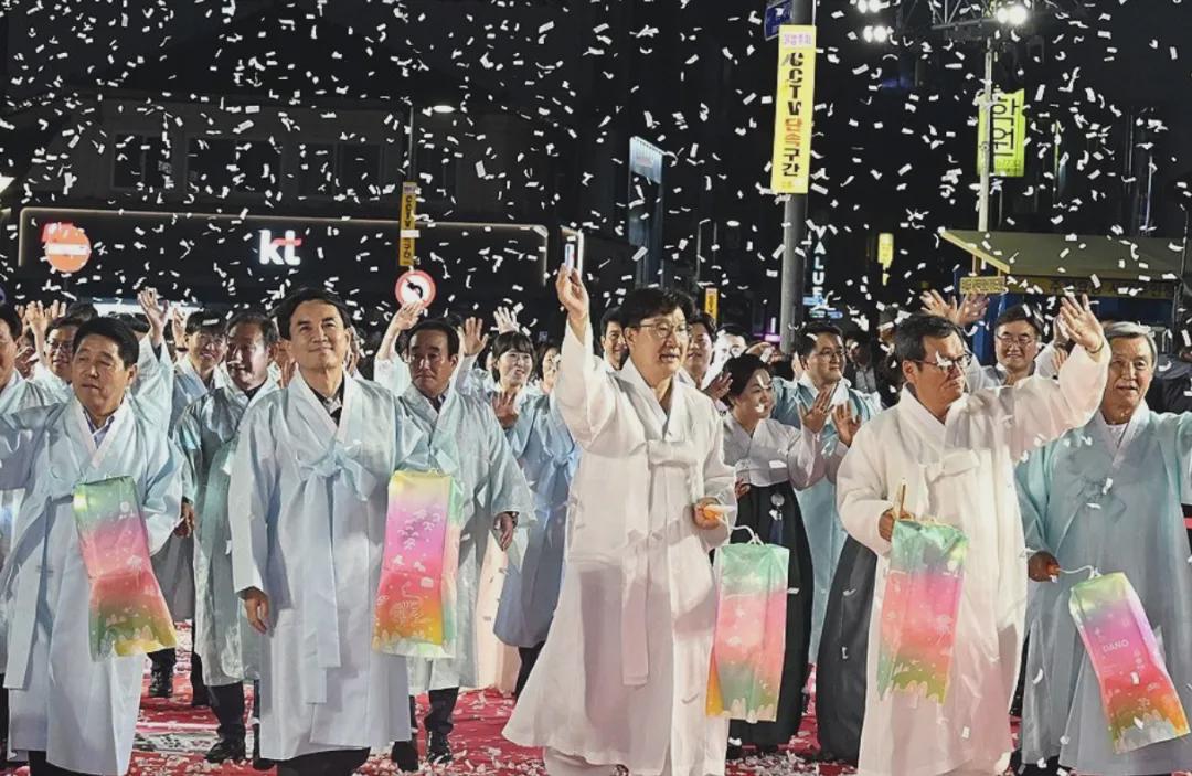 韩国端午祭现场画面曝光！出现大量汉字还有五爪龙，被嘲不伦不类